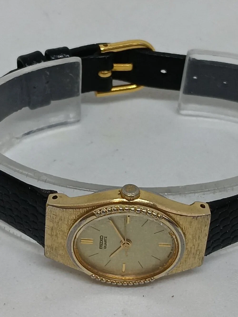 VINTAGE 1984 Seiko 2C21-5060 Women's 19mm x 26mm Japanese Quartz Watch NEW BATT